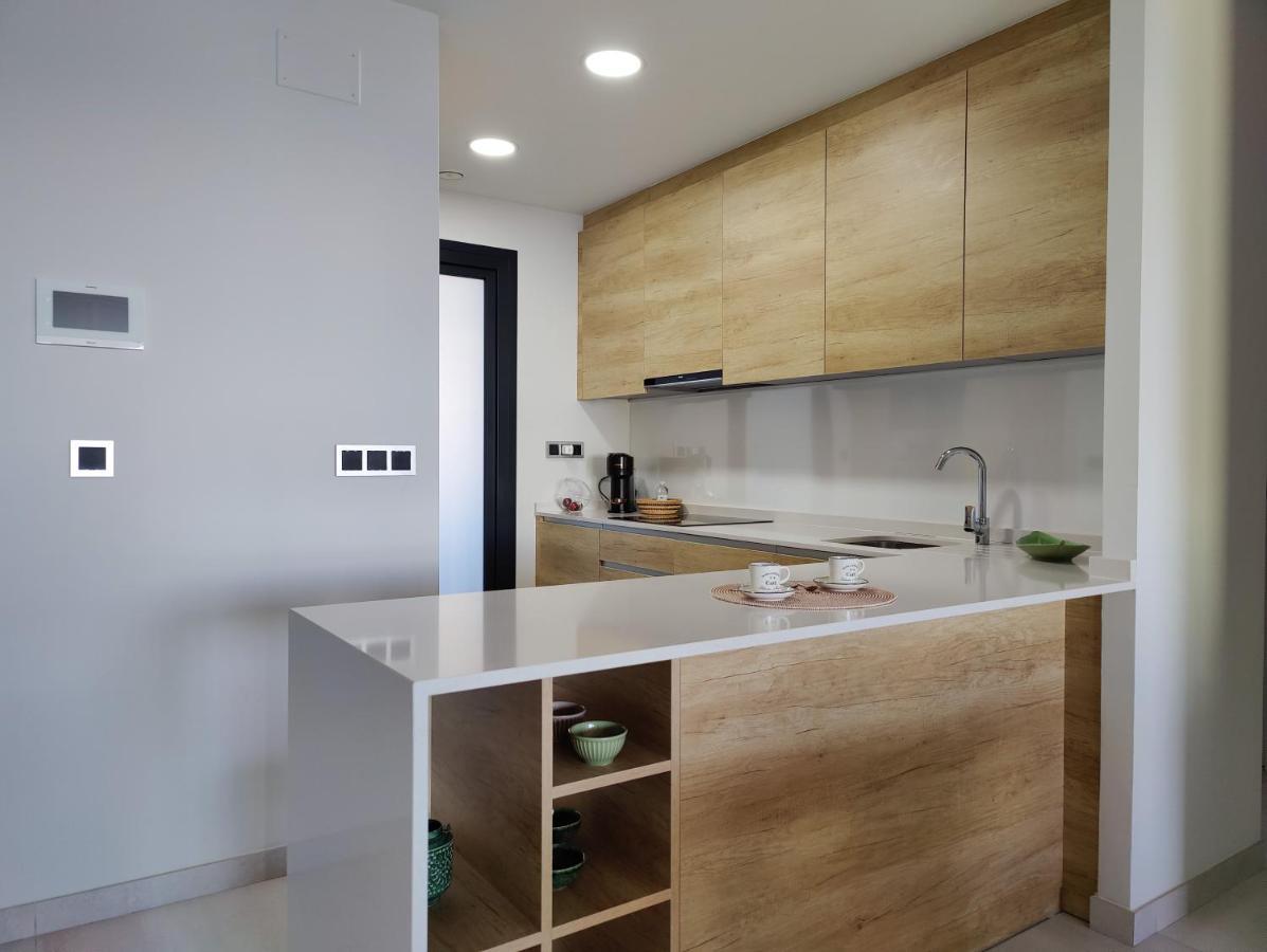 Sunset Waves Superb Apartments بينايدورم المظهر الخارجي الصورة