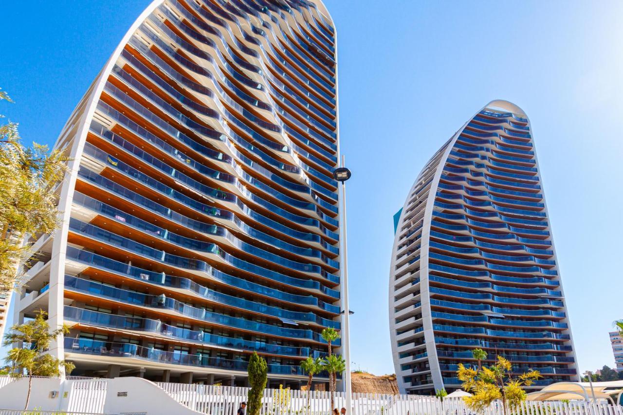Sunset Waves Superb Apartments بينايدورم المظهر الخارجي الصورة