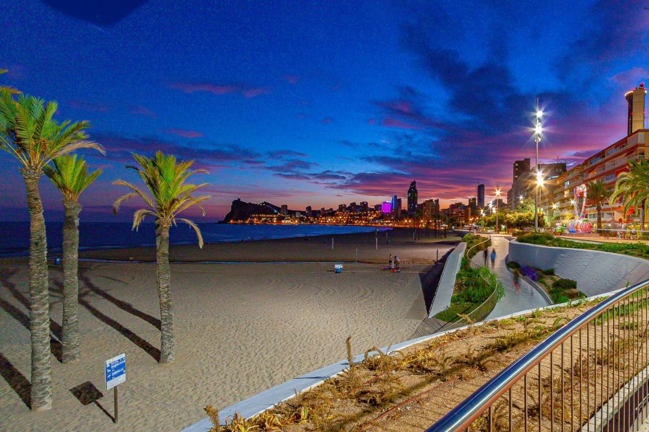 Sunset Waves Superb Apartments بينايدورم المظهر الخارجي الصورة